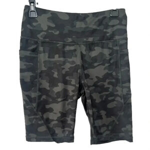 Danskin Athletic Shorts Women’s Medium Black Camo Stretch Yoga Gym Casual Wear